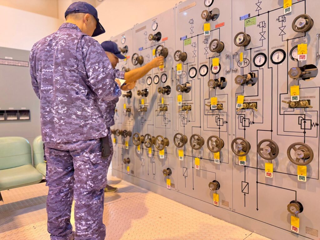 酸素・ヘリウムの供給ライン